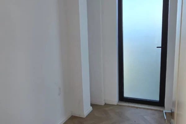 Shtepi ne shitje Vila Luksoze ne Tirane, 5+1, Mobilimi Bosh, pa mobiluar, Pagesa 1,000,000  Euro.