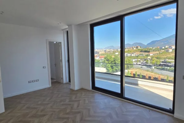 Shtepi ne shitje Vila Luksoze ne Tirane, 5+1, Mobilimi Bosh, pa mobiluar, Pagesa 1,000,000  Euro.