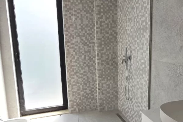 Shtepi ne shitje Vila Luksoze ne Tirane, 5+1, Mobilimi Bosh, pa mobiluar, Pagesa 1,000,000  Euro.