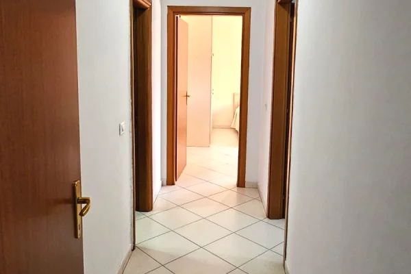 Shtepi ne shitje Apartament ne Tirane, 2+1, Mobilimi E mobiluar, Pagesa 330,000  Euro.