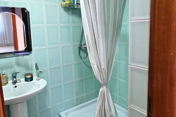 Shtepi ne shitje Apartament ne Tirane, 2+1, Mobilimi E mobiluar, Pagesa 330,000  Euro.