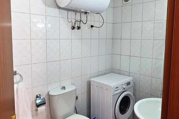 Shtepi ne shitje Apartament ne Tirane, 2+1, Mobilimi E mobiluar, Pagesa 330,000  Euro.