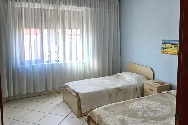 Shtepi ne shitje Apartament ne Tirane, 2+1, Mobilimi E mobiluar, Pagesa 330,000  Euro.