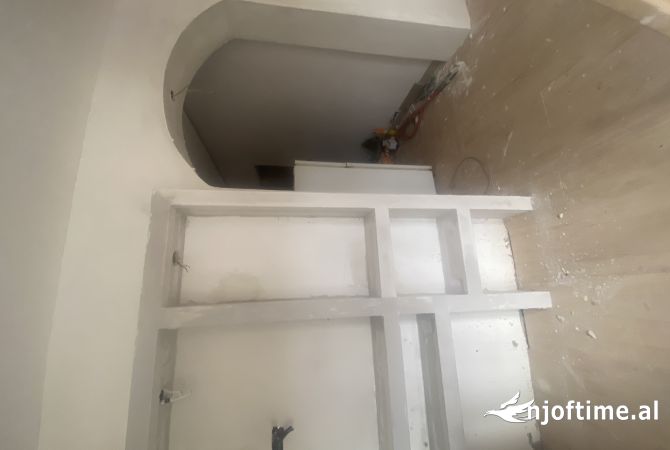 Construction and Restructurings in Tirana - 9,000 Leke