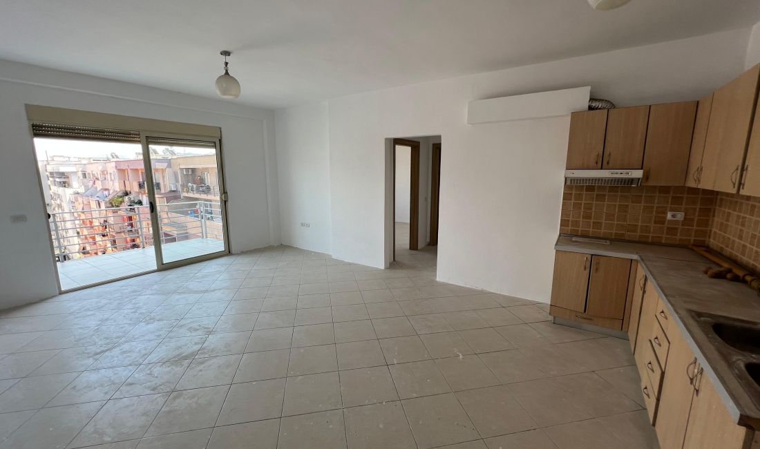 Appartamento in vendita a Tirana 2+1, SemiArredato