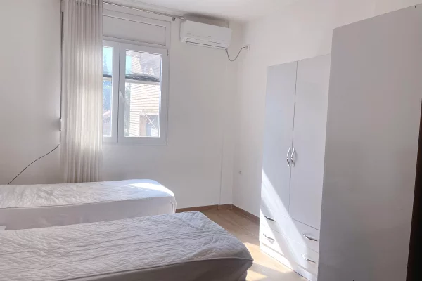 Shtepi me qera Apartament ne Tirane, Garsoniere, Mobilimi E mobiluar, Pagesa 35,000  Leke.