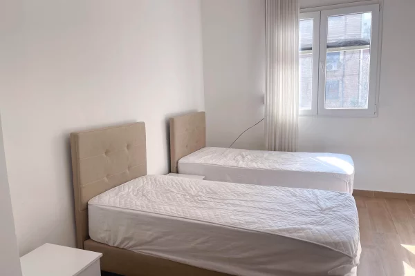 Shtepi me qera Apartament ne Tirane, Garsoniere, Mobilimi E mobiluar, Pagesa 35,000  Leke.
