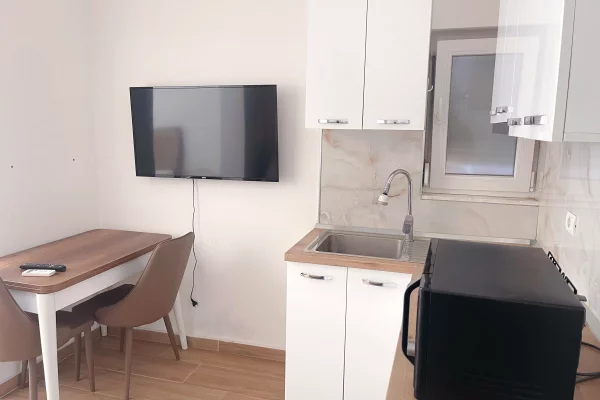 Shtepi me qera Apartament ne Tirane, Garsoniere, Mobilimi E mobiluar, Pagesa 35,000  Leke.