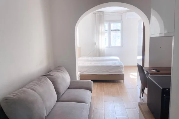 Shtepi me qera Apartament ne Tirane, Garsoniere, Mobilimi E mobiluar, Pagesa 35,000  Leke.