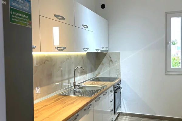 Shtepi me qera Apartament ne Tirane, 1+1, Mobilimi E mobiluar, Pagesa 45,000  Leke.