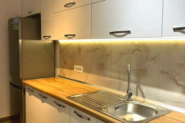 Shtepi me qera Apartament ne Tirane, 1+1, Mobilimi E mobiluar, Pagesa 45,000  Leke.
