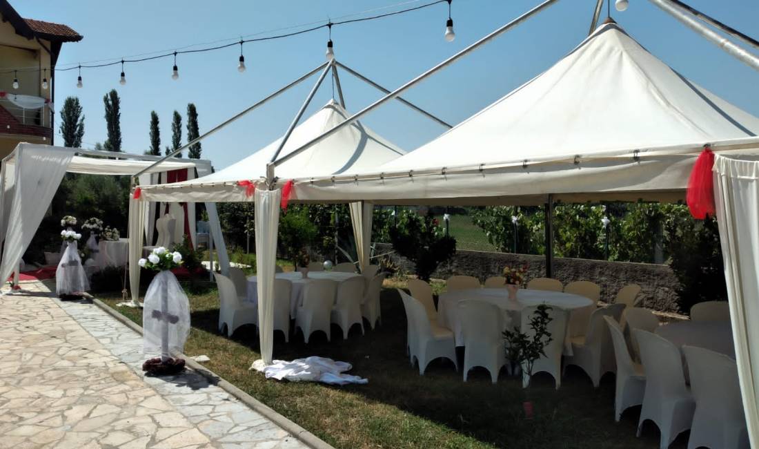 Ofrojme Tenda, Cadra, Tavolina, Karrige dhe Stola me qera per evente te ndryshme