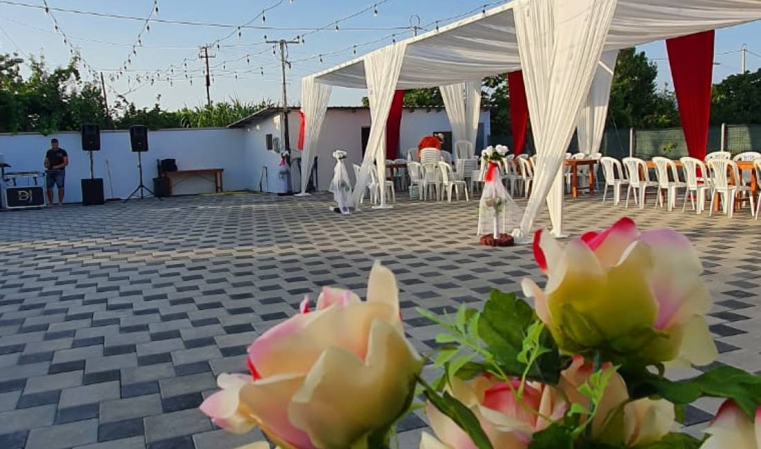 Tenda dekorative per dasma dhe fejesa