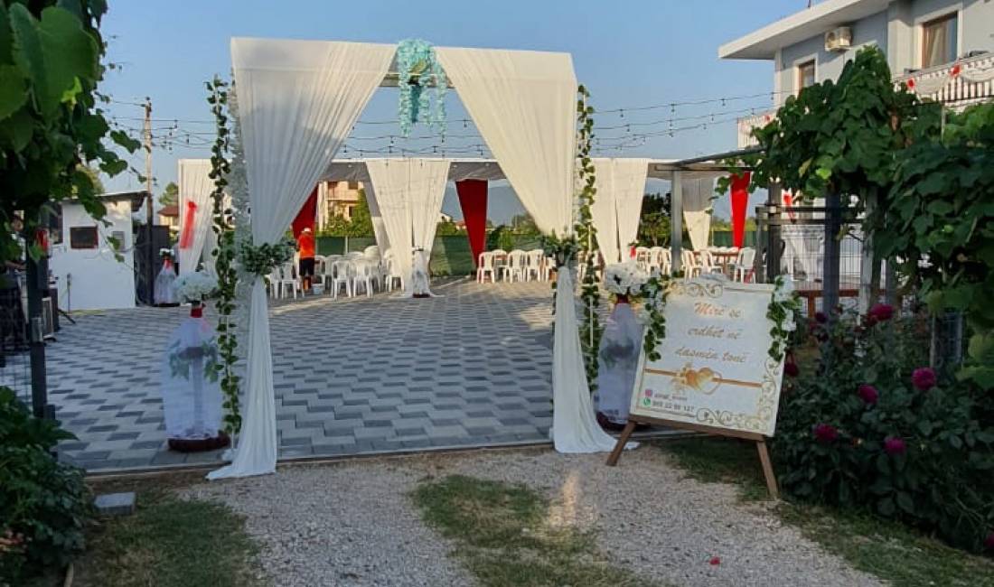 Ofrojme Tenda, Cadra, Tavolina, Karrige dhe Stola me qera per dasma dhe evente te ndryshme familjare 