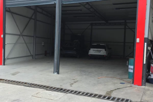 Ambient biznesi me qera 4+1 ne Tirane - 130,000 Leke