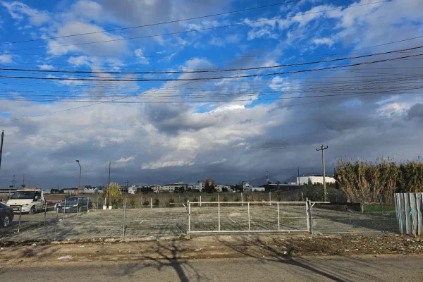 Ambient biznesi me qera 6+1 ne Tirane - 1,000,000 Leke