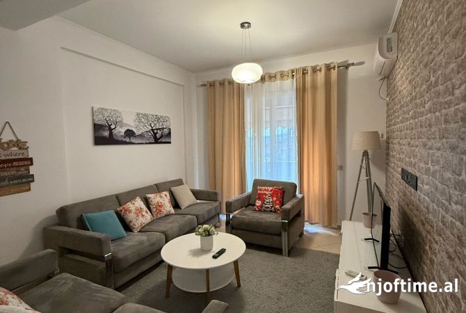 Appartamento in affitto a Tirana 2+1, Arredato