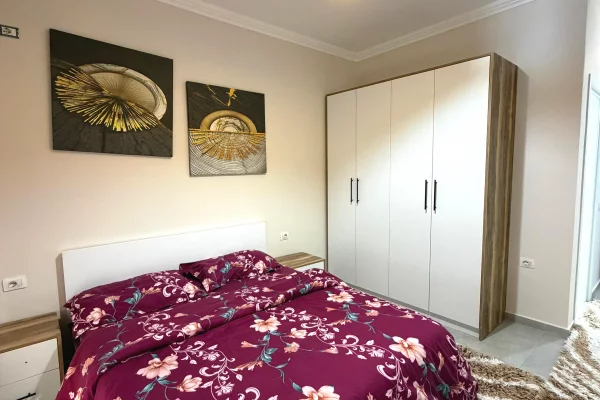 Shtepi me qera Apartament ne Tirane, 2+1, Mobilimi E mobiluar, Pagesa 550  Euro.