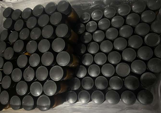 Different articles a Tirana - 5,000 Leke