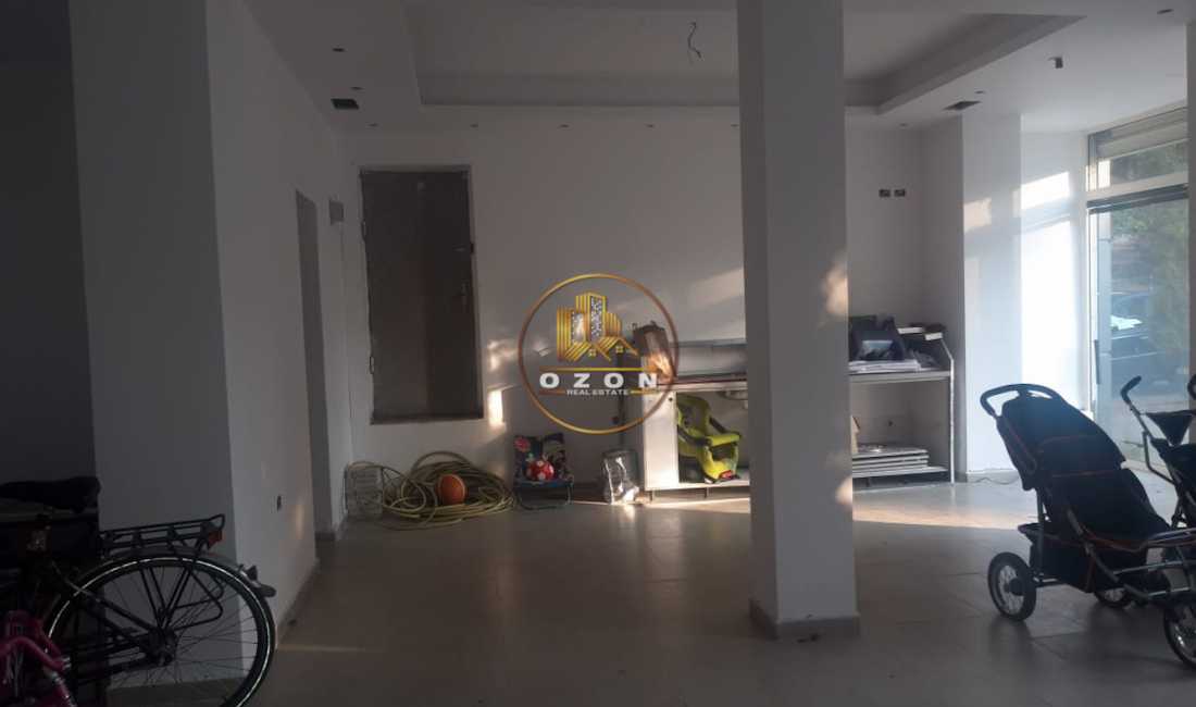Shitet ambjent biznesi , me hipoteke . Adresa : 21 Dhjetori 