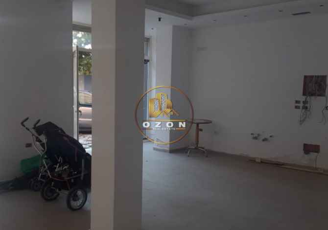 Shitet ambjent biznesi , me hipoteke . Adresa : 21 Dhjetori 