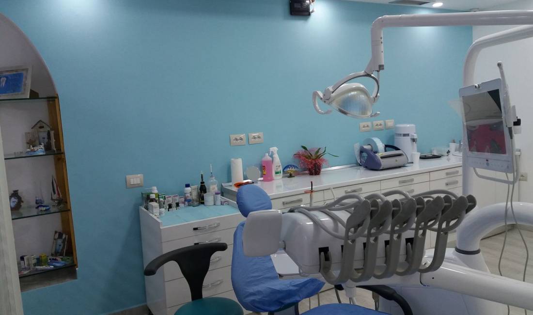 Klinika dentare ofron sherbime dentare Ortopedike , Kirurgjikale, Implante,dhe Terapi, 