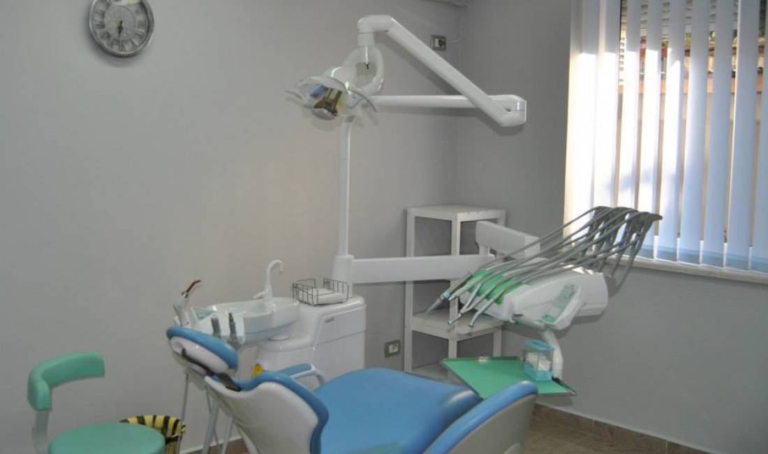 Klinike Dentare 21 kryen Terapi Ortondike, Permirsim esetike,Heqje dhembi/dhemballe