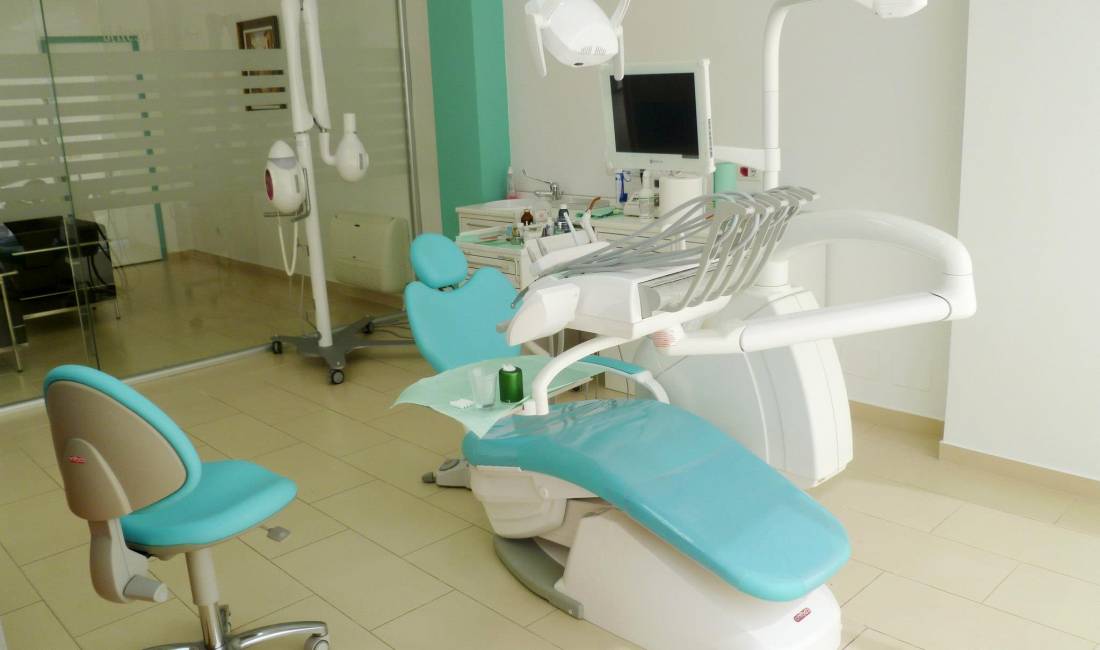 Klinika dentare Buzeqeshja ofron sherbime te specialzuara per shendetin dhe higjenen orale