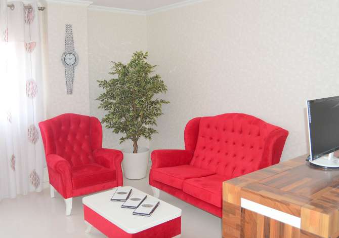 Klinika Tot i& Gurakuqi orfon sherbime te specializuara ne Panoramx, Terapi, Pedodonti, Kirurgji Orale, Implatologji, Protezim Dentar etj.