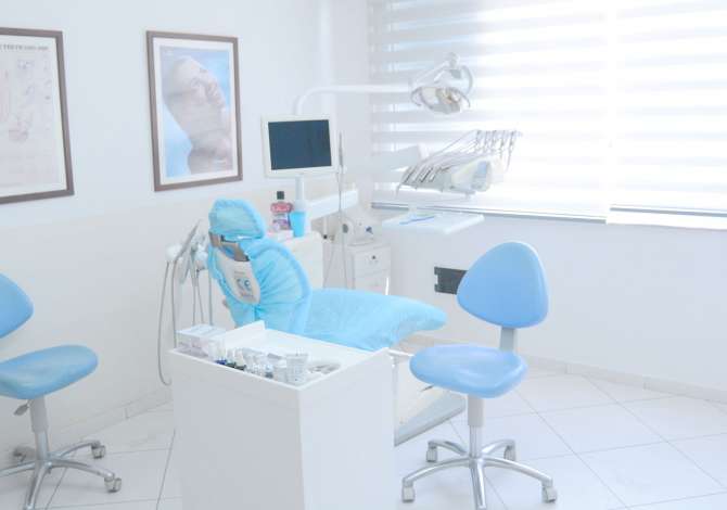 Klinika Tot i& Gurakuqi orfon sherbime te specializuara ne Panoramx, Terapi, Pedodonti, Kirurgji Orale, Implatologji, Protezim Dentar etj.