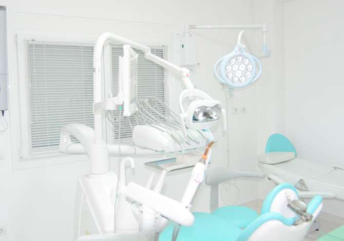 Klinika Tot i& Gurakuqi orfon sherbime te specializuara ne Panoramx, Terapi, Pedodonti, Kirurgji Orale, Implatologji, Protezim Dentar etj.