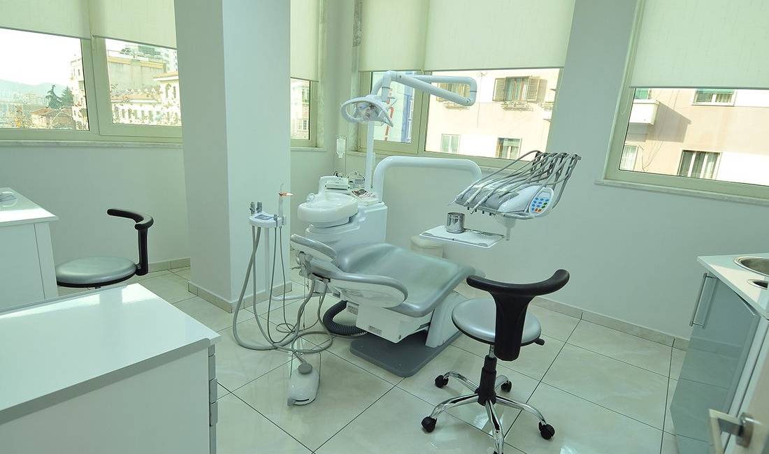 Klinika dentare Evident ofron sherbime Higjene dhe profilaksi,Zbardhim, Proteza,Pedodontie, Sedacioni koshient, Telekamera intraorale etj.