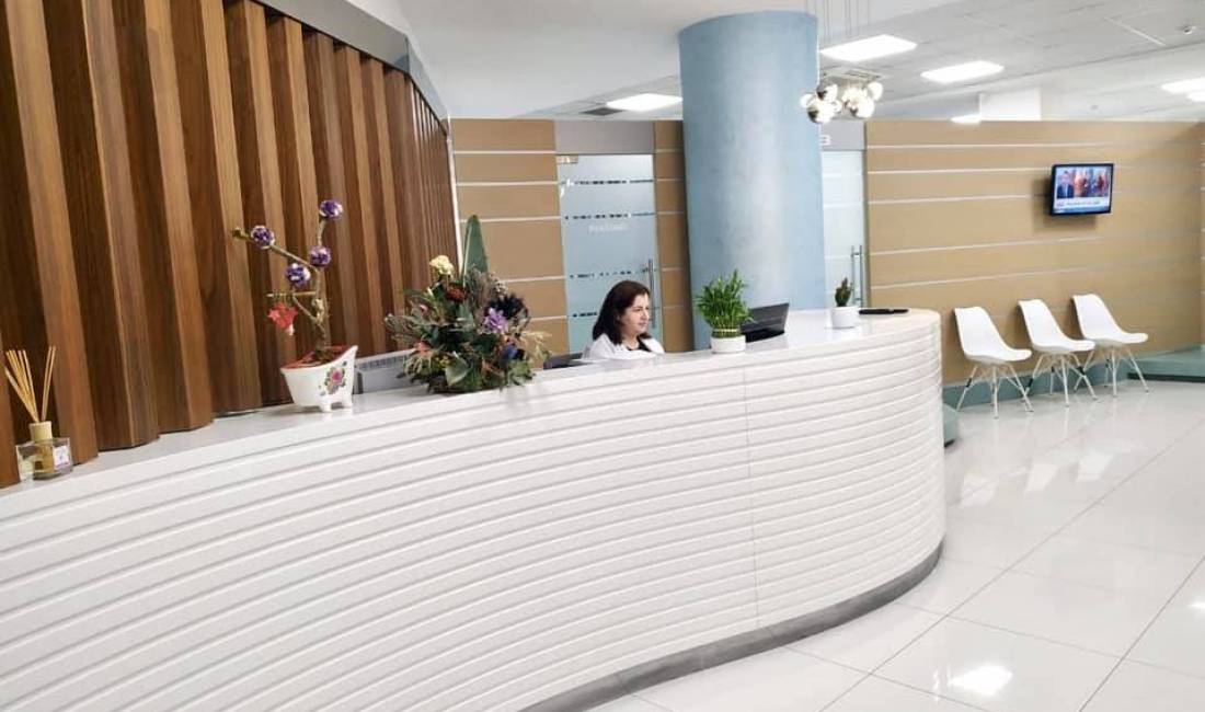 Klinika Mjekesore qe ofron sherbime ne Kardiologji, Semundje Infektive, Dermatologji, Endokrinologji, Gjinekologji dhe Laborator Analizash