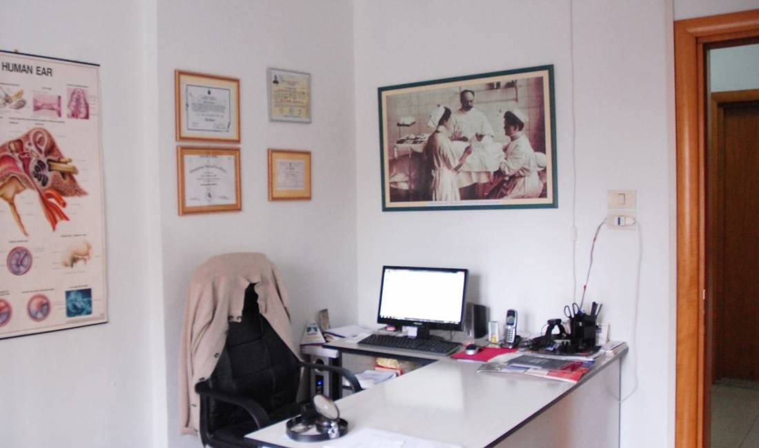 Klinikae cila ju ofron Aparate brenda dhe mbrapa veshit, Telekomanda aparatesh, Ushqyes per aparatet dhe Bateri Siemens