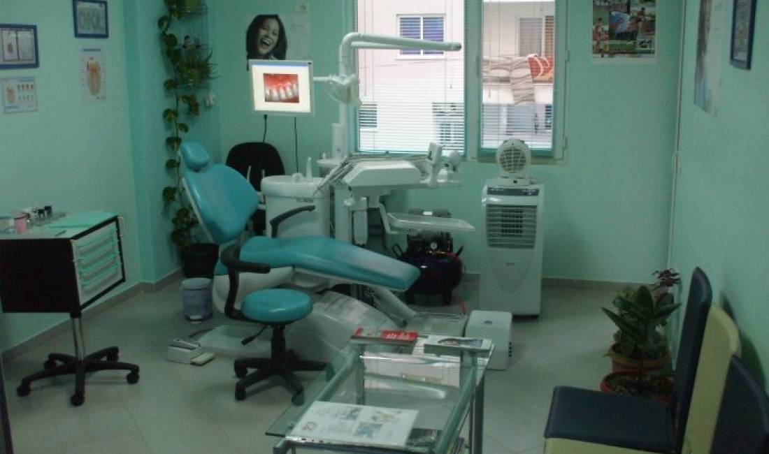 Klinika dentare Bitincka e specializuar per Ortodonci fikse dhe te levizshme.  Vizita FALAS