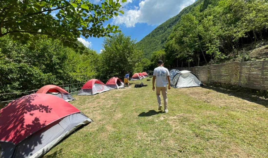 Agjensi Udhetimi ofron bileta avioni, autobusi, paketa turistike ne grupe dhe individuale