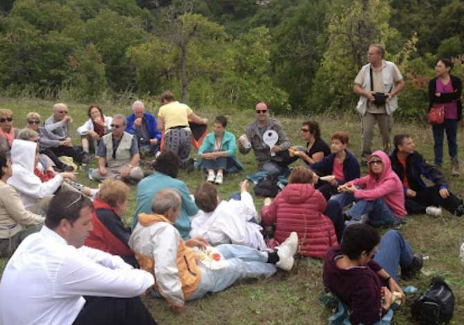 Sherbime Udhetimi dhe Transporti ne Tirane - 100 