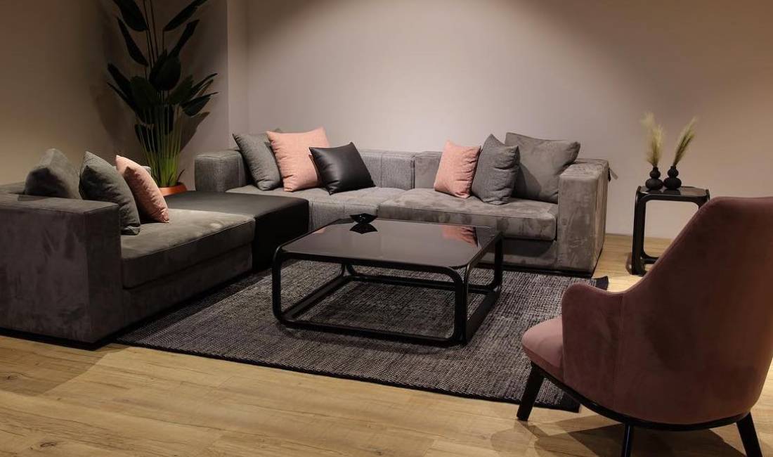 Ofrojme sherbime si mobilimi i ambjentit, projektimi dhe implementimi, konsulence teknike etj. 