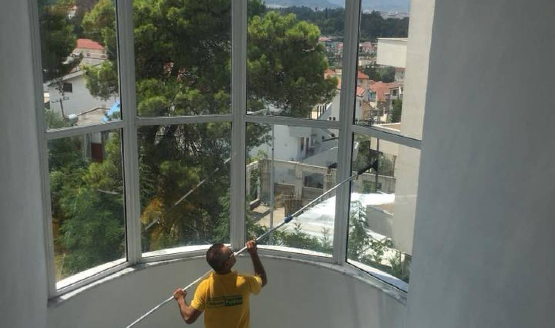 Sherbime Mirembajtje dhe higjeno-sanitare ofron sherbime pastrimi speciale, produkte pastrimi, makineri dhe paisje pastrimi etj.