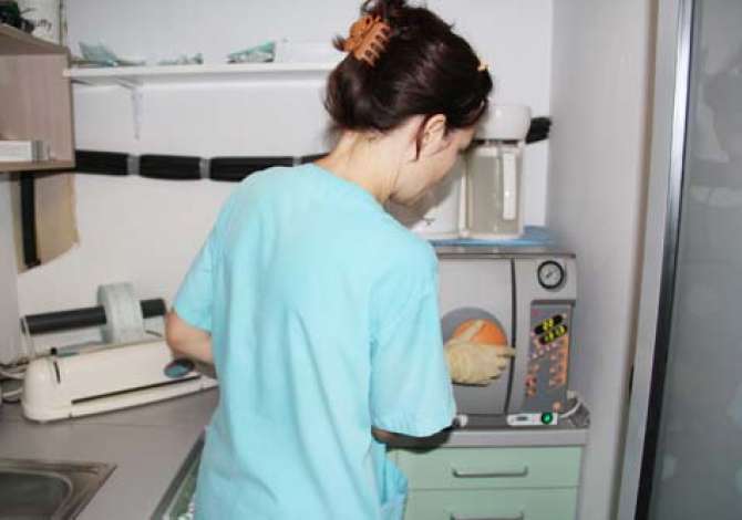 Klinika dentare Vrioni ofron sherbime te specializuara ne Stomatologji parandaluese, Diagnostikimi Radiologjik, Implantogji, Ortodoncia, Kirurgji orale etj.