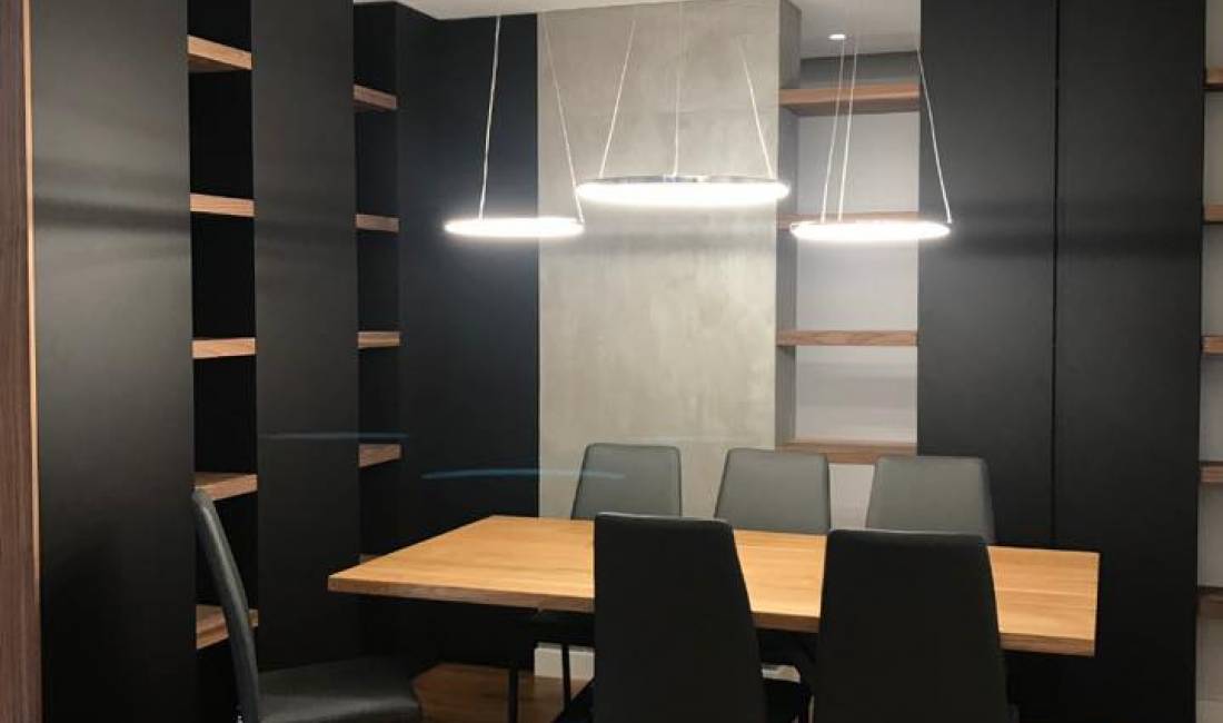 Prodhojme dyer, mobilie, kuzhina, kanate dhe elemete te tjera shtese me eksperience disa vjecare ne treg