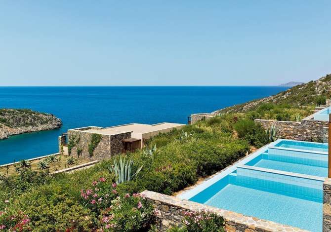 Sherbime Udhetimi dhe Transporti ne Tirane - 100 