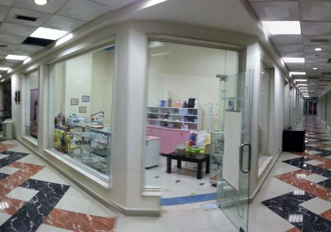 Estetika e Thonjve, e certifikuar ne Hong Kong, ofron sherbime per thonj me Gel, Manikyr Gel, Trajtim te plote Manikyr dhe Pedikyr