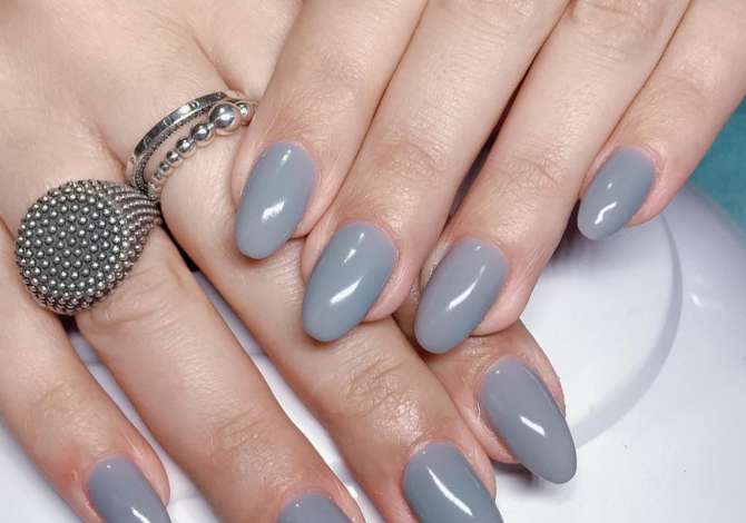 Estetika e Thonjve, e certifikuar ne Hong Kong, ofron sherbime per thonj me Gel, Manikyr Gel, Trajtim te plote Manikyr dhe Pedikyr