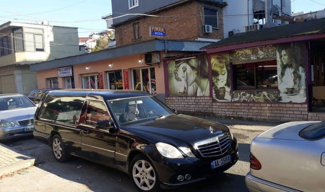 Agjensi Funeralesh Buda ofron sherbimet per Parapergatitjet, Transport funeral, Kurora Lulesh, Vendosje Lajmerimeve
