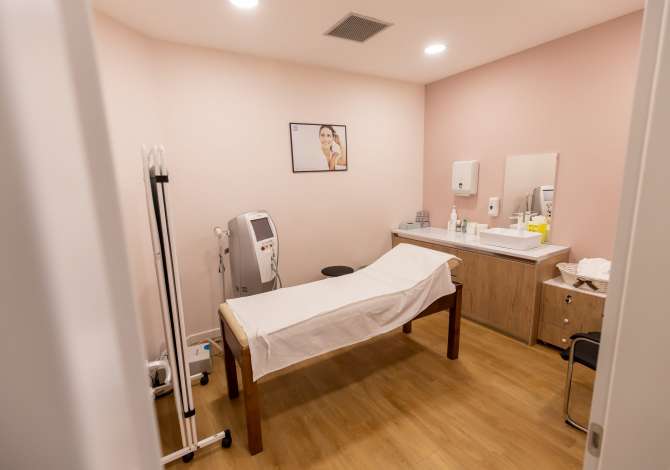 Klinike Dermo-Estetike dhe Kirurgji Rikonstruktive Anassa ofron sherbime ne Kirurgjine Plastike, Dermatologji dhe Trajtime dermo-estetike