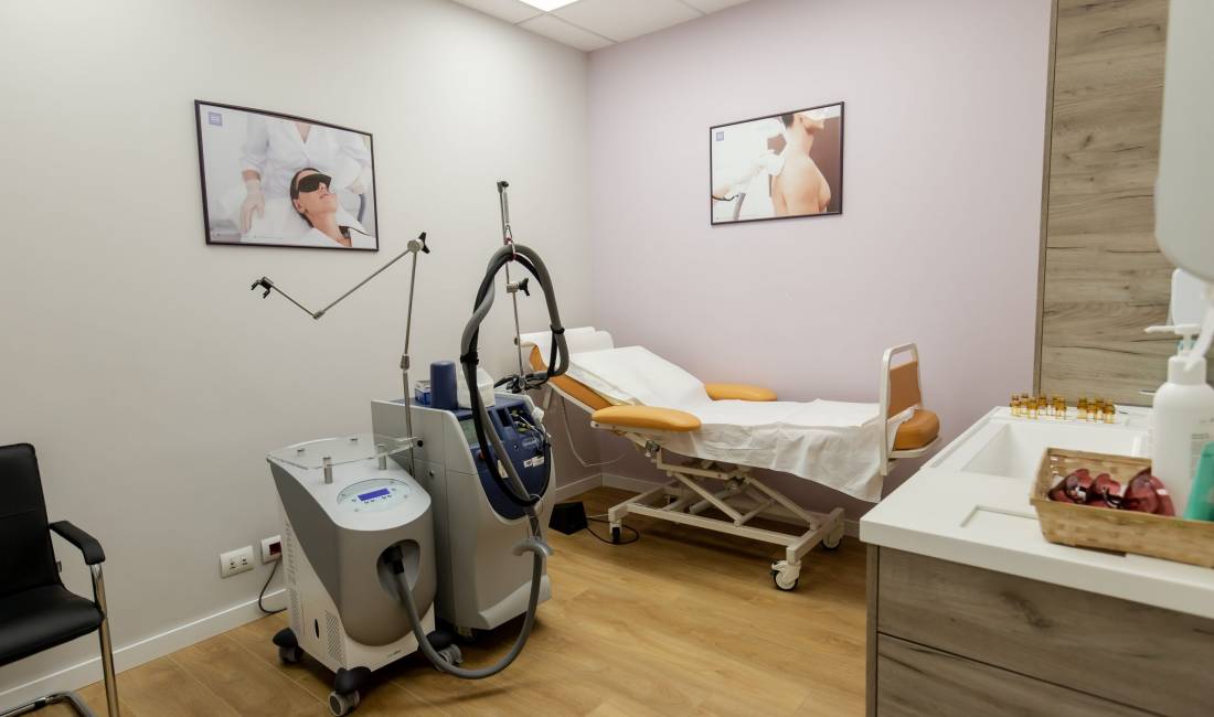 Klinike Dermo-Estetike dhe Kirurgji Rikonstruktive Anassa ofron sherbime ne Kirurgjine Plastike, Dermatologji dhe Trajtime dermo-estetike