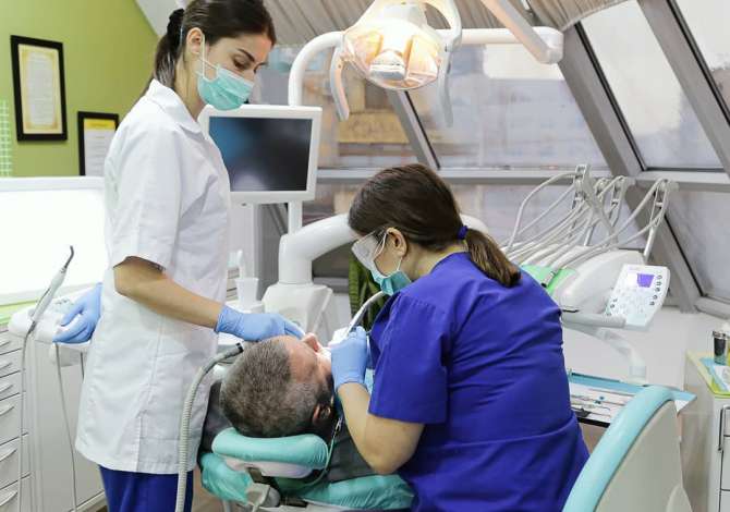 Klinik Dentare dhe Laborator Ndriodent ofron sherbim per Terapi, Endodonti, Kirurgji, Ortopedi, Implantologji dhe Ortodonci