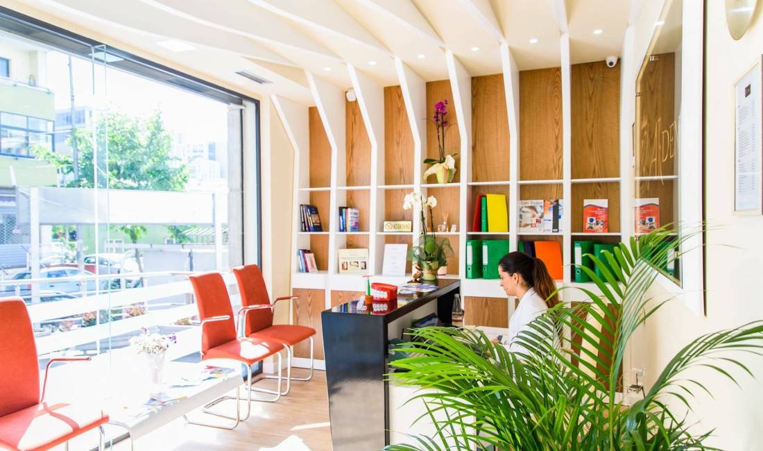 Klinika dentare e specializuar ne Terapi, Kirurgji, Implantologji, Ortodonci, Pedodonti, Protetike dhe Periodontologji