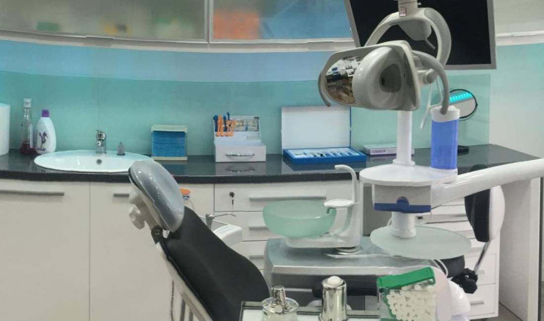 Klinika dentare Xholi ju ofron nje game sherbimesh cilesore per Mbushje, Impante, Zbardhim, Heqje etj.